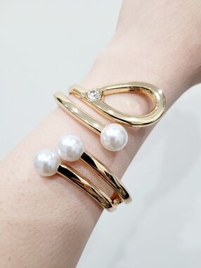 Brand New Gold Tone Pearl Rhinestone Stainless Bangle Bracelet